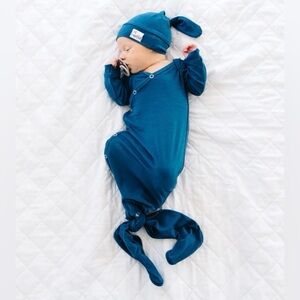 NWOT - Two (2) Copper Pearl Newborn Knotted Gown - Blue & Green